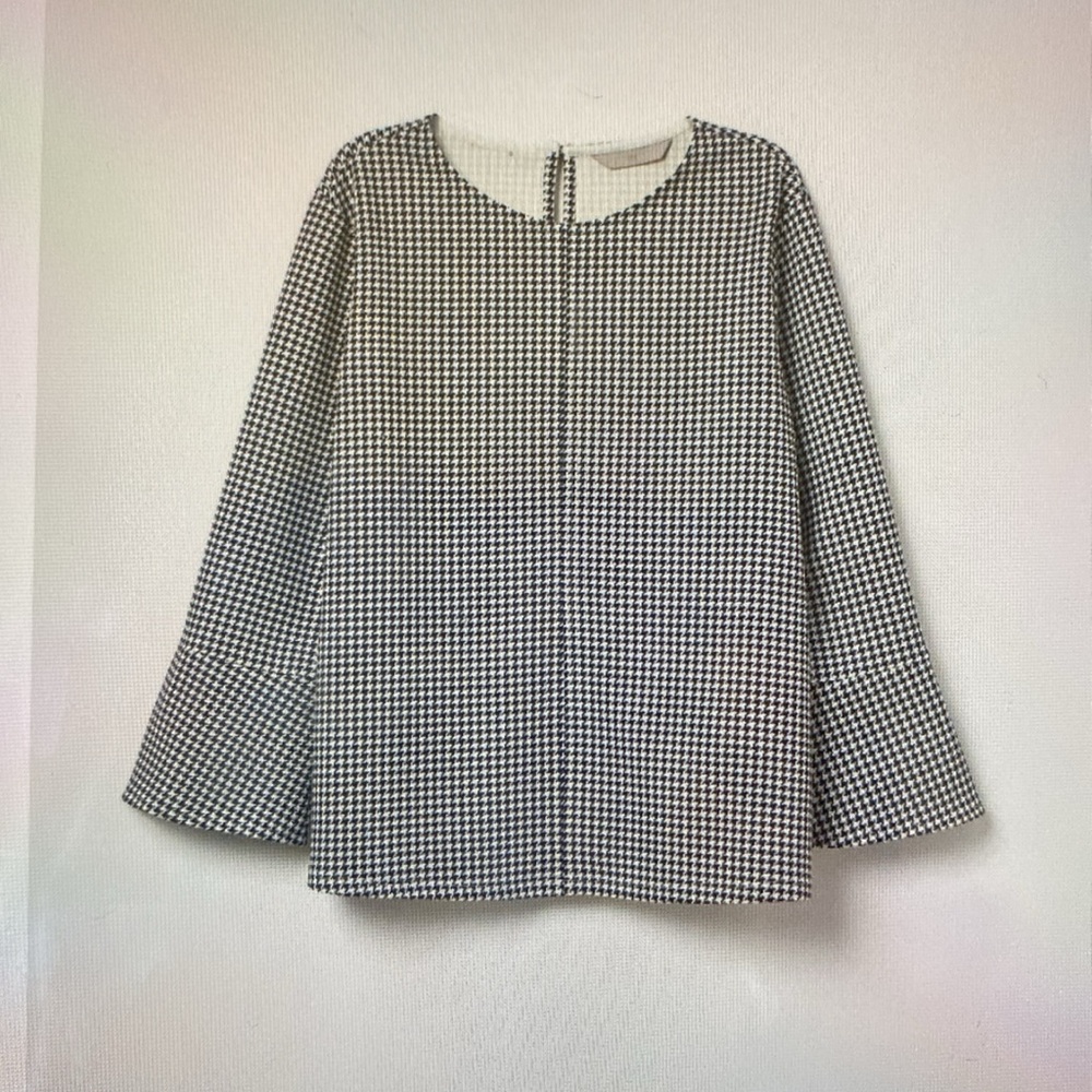NWOT H&M - Fancy black/white small houndstooth top with 3/4 bell sleeves Size: M